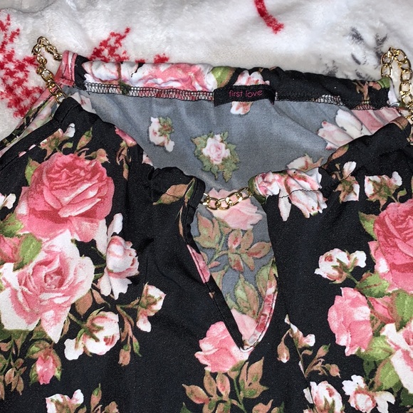 Cold shoulder floral top - Picture 2 of 2